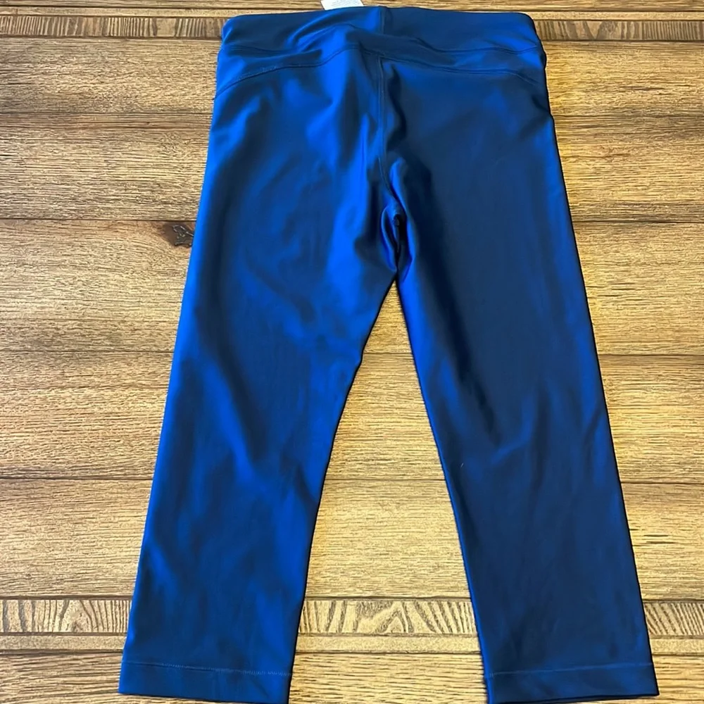 Under Armour Womens Medium Navy Capri - Picture 3 of 4